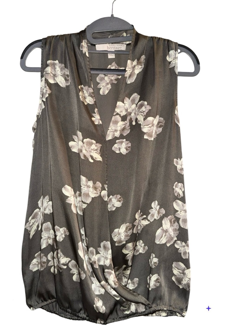 Banana Republic Floral V-Neck Sleeveless Blouse in Charcoal and Cream